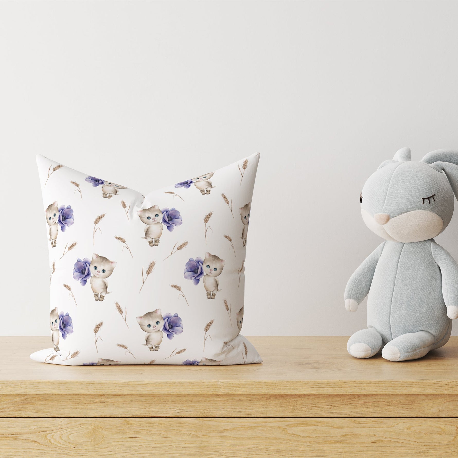 "Katze mit Blumen" Premium Kinderdekokissen
