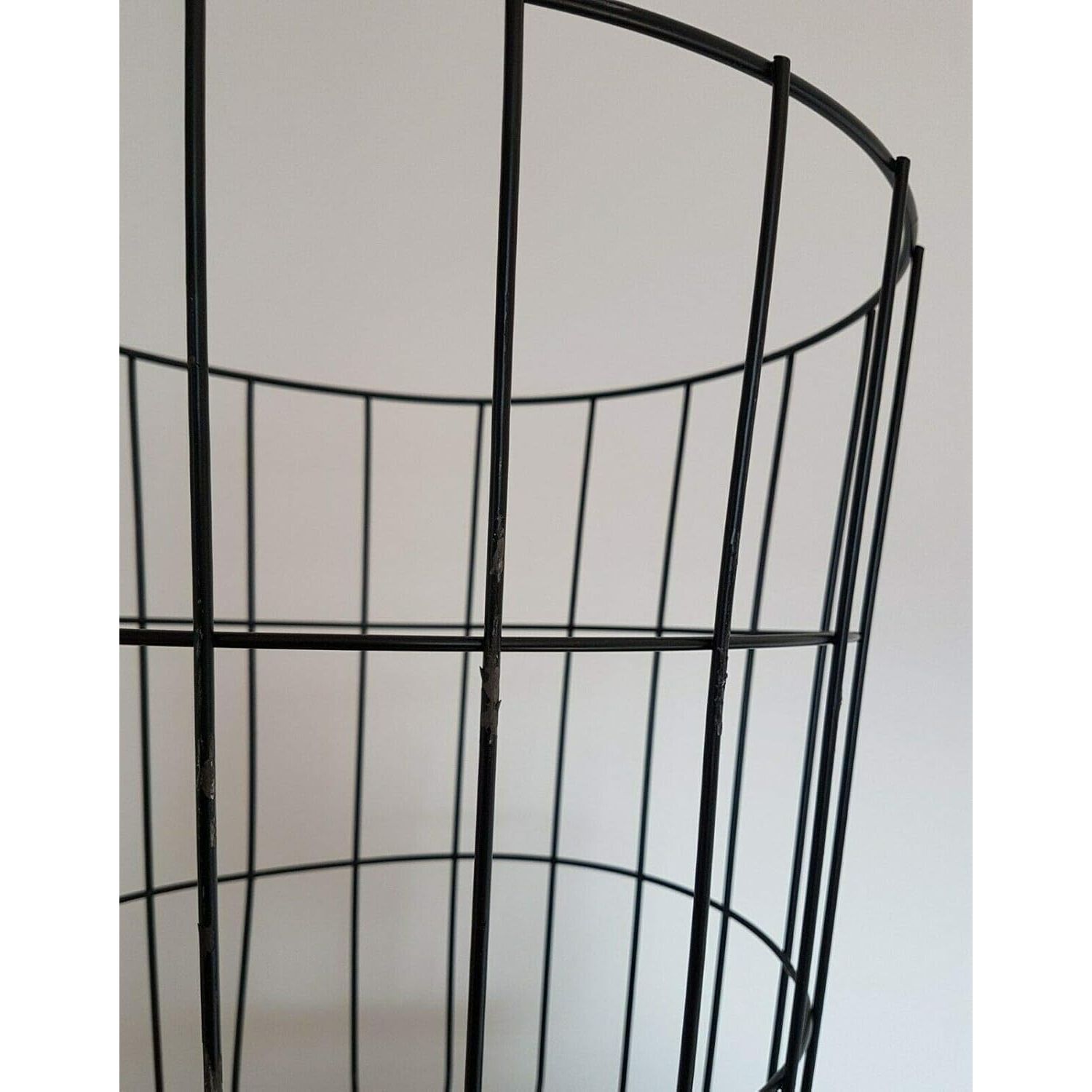 Beistelltisch Tisch Stauraum Korb Couchtisch Metall Nachttisch schwarz B-Ware