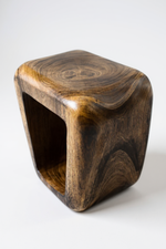 Holzhocker - Beistelltisch Couchtisch - Handgefertigter Flambierter Hocker aus massivem Suarholz- 50x30x40 cm