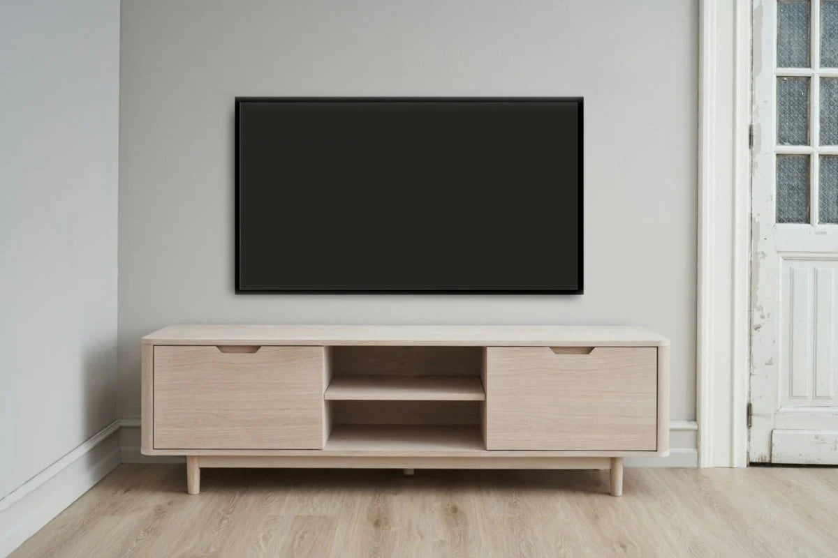 FURNHOUSE Nyborg TV-Tisch mit 2 Türen - 180 cm breit - Eiche Weiß geöltes