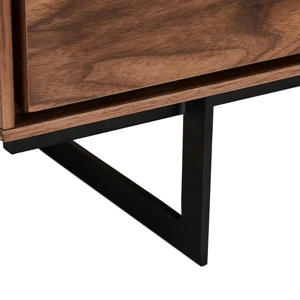 FURNHOUSE Tokyo TV-Tisch mit 2 Türen - 160 cm breit - Amerikanische Walnuss