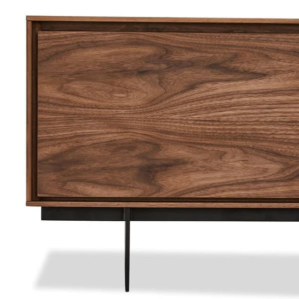 FURNHOUSE Tokyo TV-Tisch mit 2 Türen - 160 cm breit - Amerikanische Walnuss